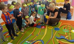 Nauczycielki z Francji i Grecji w gnieźnieńskim Plastusiowie. (link otworzy duże zdjęcie)