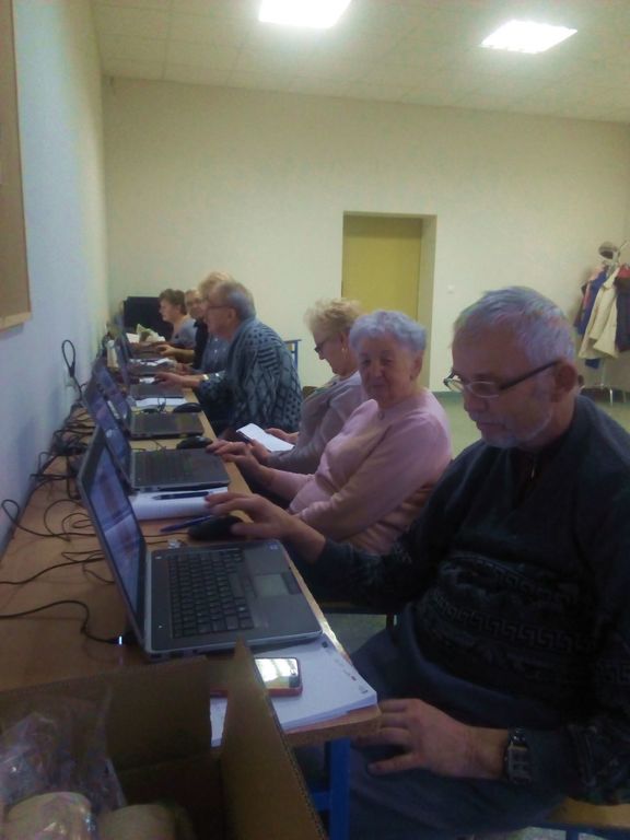 Podsumowanie komputerowych szkoleń dla seniorów (link otworzy duże zdjęcie)