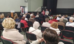 60 seniorów otrzymało bransoletki życia (link otworzy duże zdjęcie)