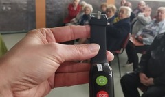 60 seniorów otrzymało bransoletki życia