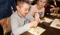 Rodzinna integracja poprzez wspólne odkrywanie (link otworzy duże zdjęcie)