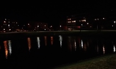 Nowe ławki oraz oświetlenie nad osiedlowym stawem (link otworzy duże zdjęcie)