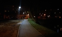 Nowe ławki oraz oświetlenie nad osiedlowym stawem (link otworzy duże zdjęcie)