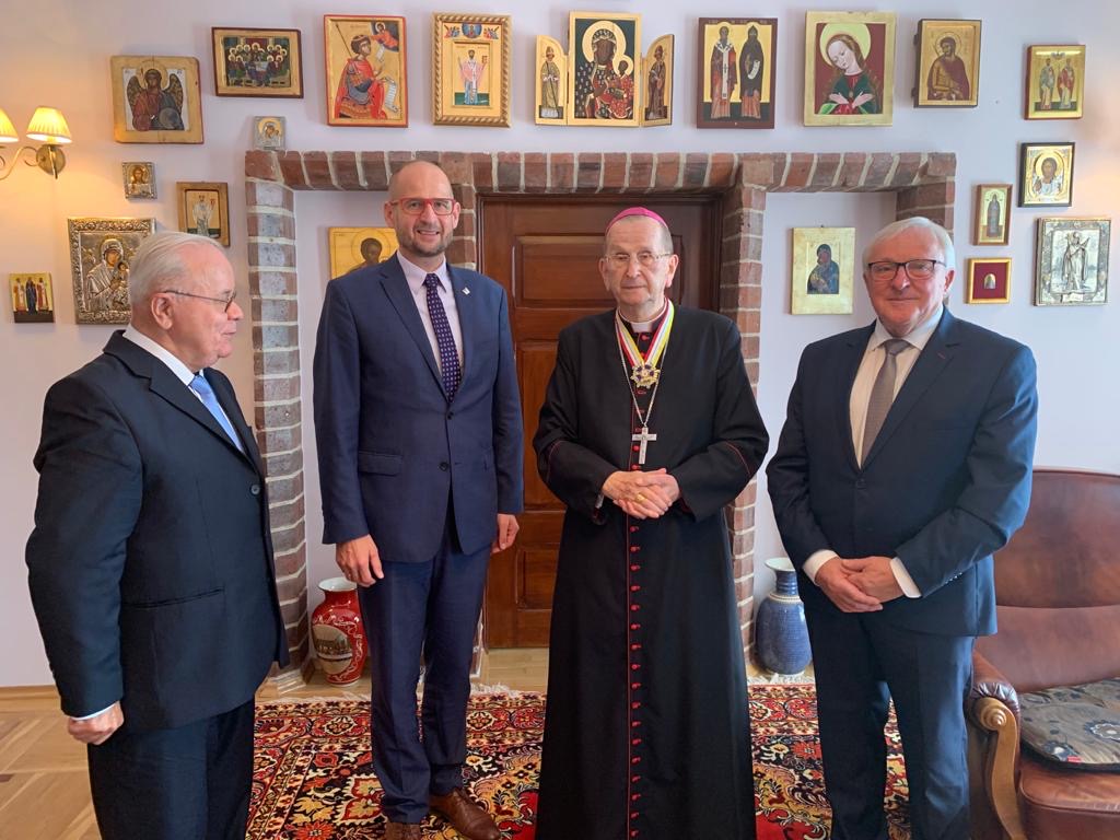 Urząd Miejski w Gnieźnie Arcybiskup Józef Henryk Muszyński uhonorowany