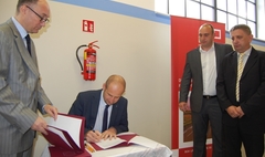 Uroczystość otwarcie sali sportowej przy ulicy Świętokrzyskiej (link otworzy duże zdjęcie)