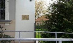 Tablica pamiątkowa (link otworzy duże zdjęcie)