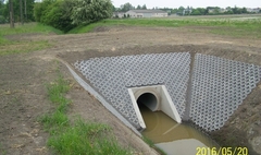 przepusty na rowach melioracyjnych przy ulicy Orzeszkowej (link otworzy duże zdjęcie)