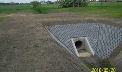 przepusty na rowach melioracyjnych przy ulicy Orzeszkowej (link otworzy duże zdjęcie)