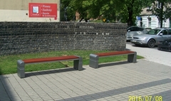 Ławki i stojaki rowerowe na ulicach Gniezna (link otworzy duże zdjęcie)