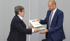 Podpisanie umowy z PKP (link otworzy duże zdjęcie)